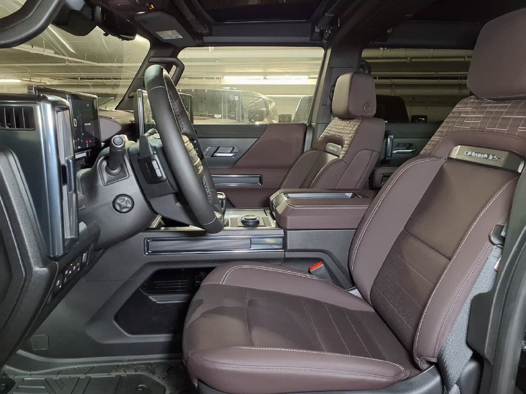 New 2026 GMC Hummer EV SUV w/ LPO, Illumination Package AWD/4WD image 13