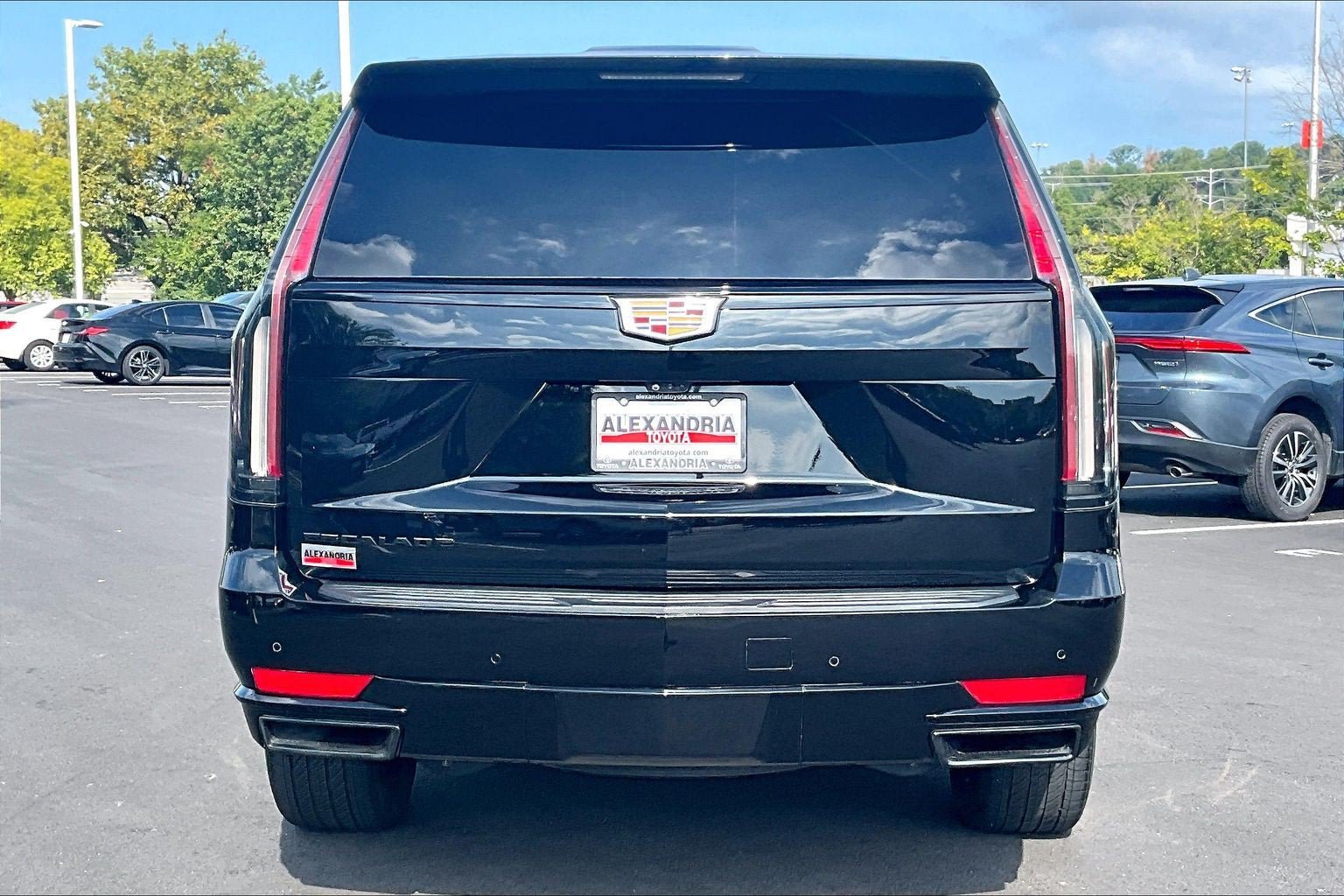Used 2023 Cadillac Escalade Sport AWD/4WD image 4