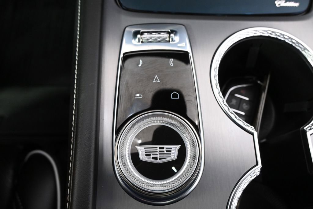 Certified 2026 Cadillac Vistiq Platinum w/ LPO, Floor Liner Package AWD/4WD image 34