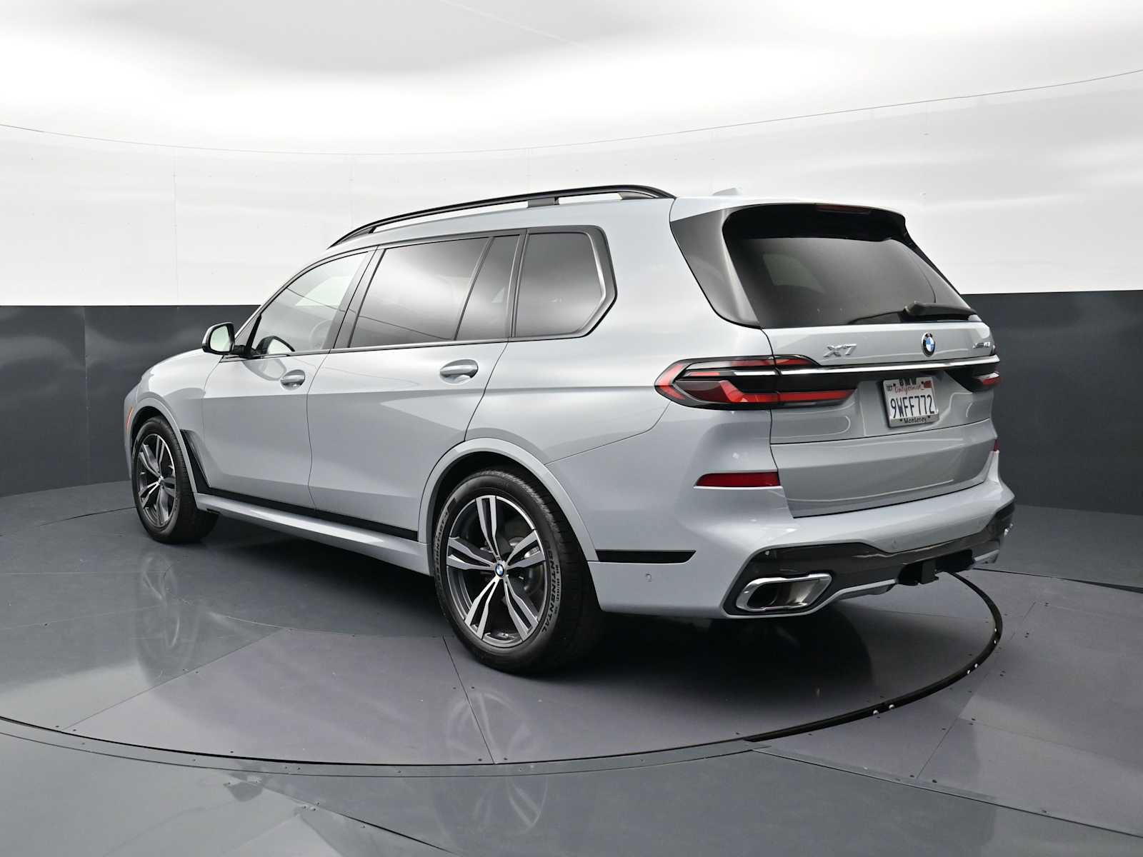 Used 2026 BMW X7 xDrive40i w/ Executive Package image 7