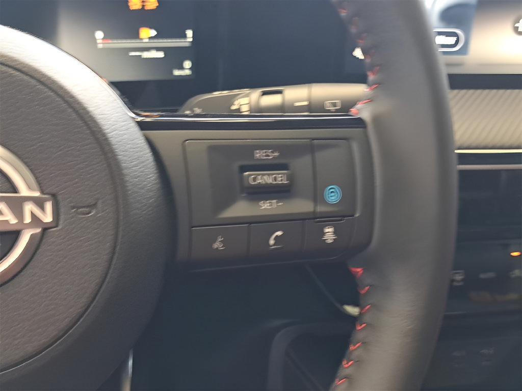 Certified 2025 Nissan Kicks SR FWD image 31