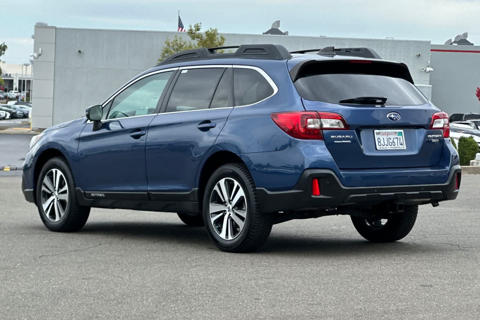 Used 2019 Subaru Outback 3.6R Limited AWD/4WD image 7