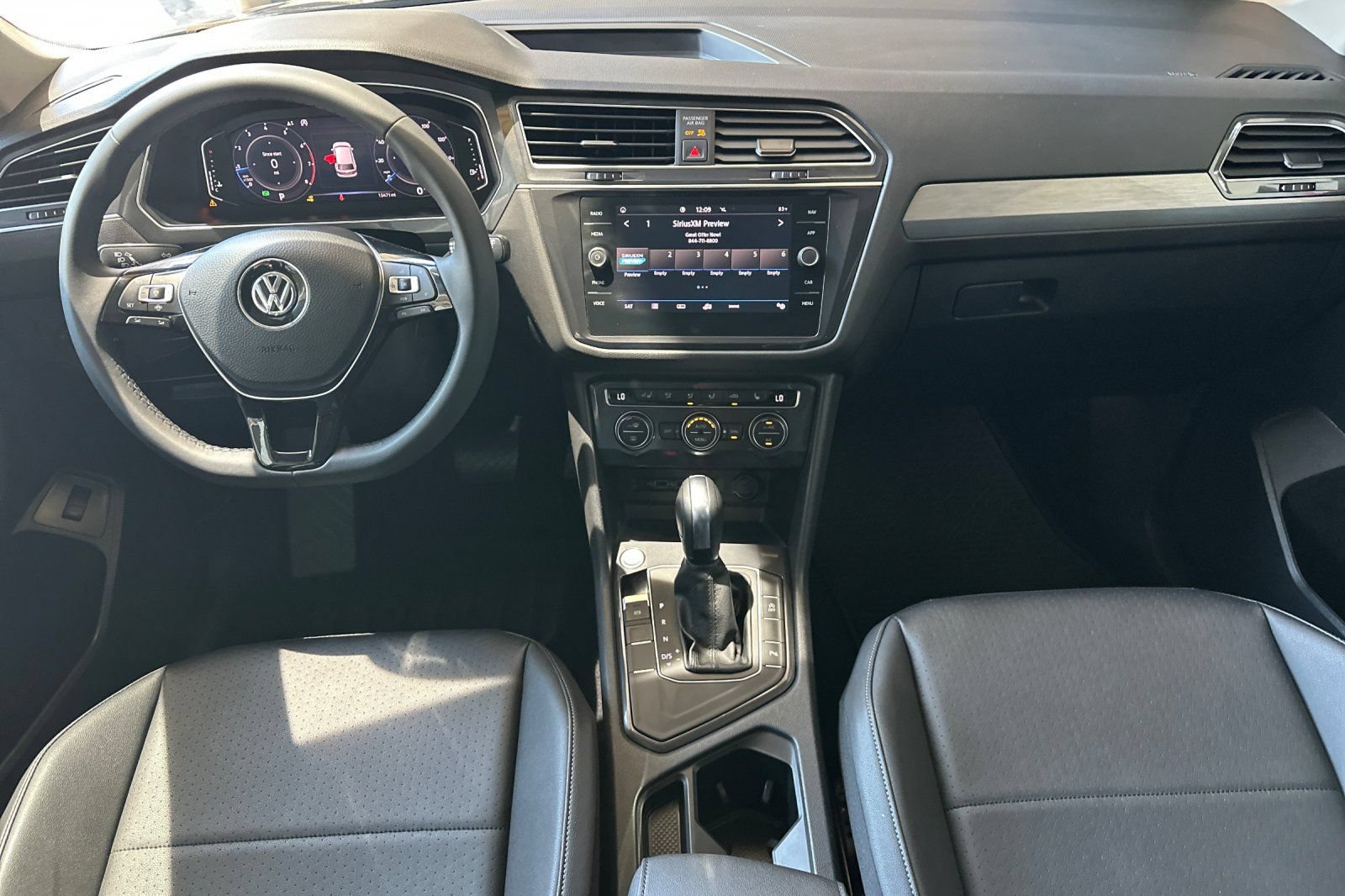Used 2020 Volkswagen Tiguan SEL FWD image 13