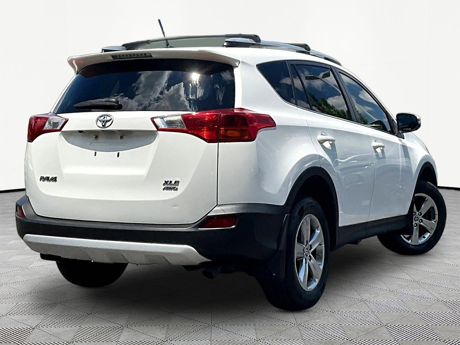 Used 2015 Toyota RAV4 XLE w/ Outdoor Package AWD/4WD image 6