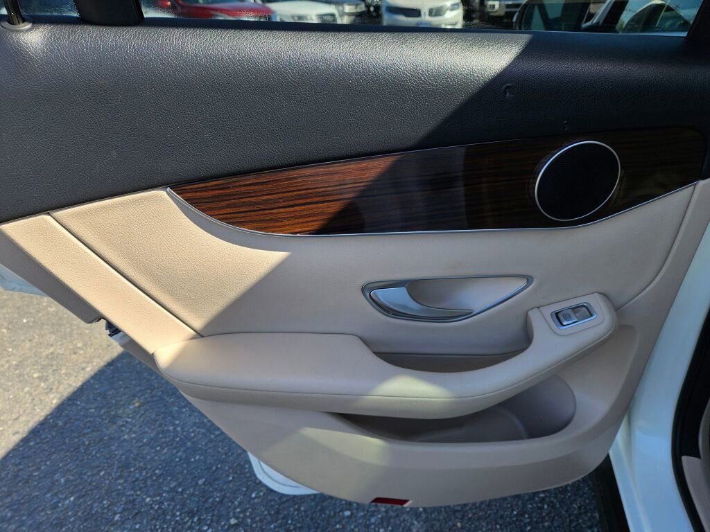 Used 2017 Mercedes-Benz GLC 300 4MATIC w/ Premium 1 Package image 15