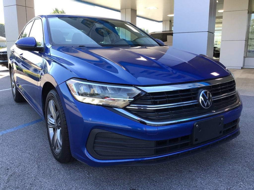 Used 2024 Volkswagen Jetta SE FWD image 3