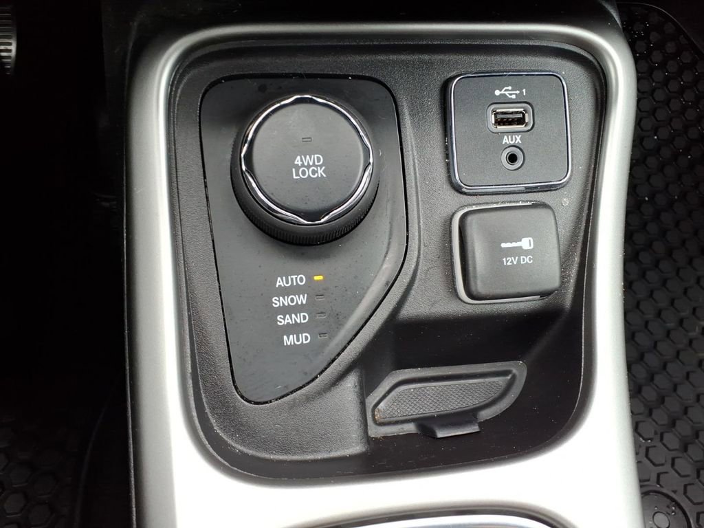 Used 2019 Jeep Compass Latitude w/ Cold Weather Group image 23