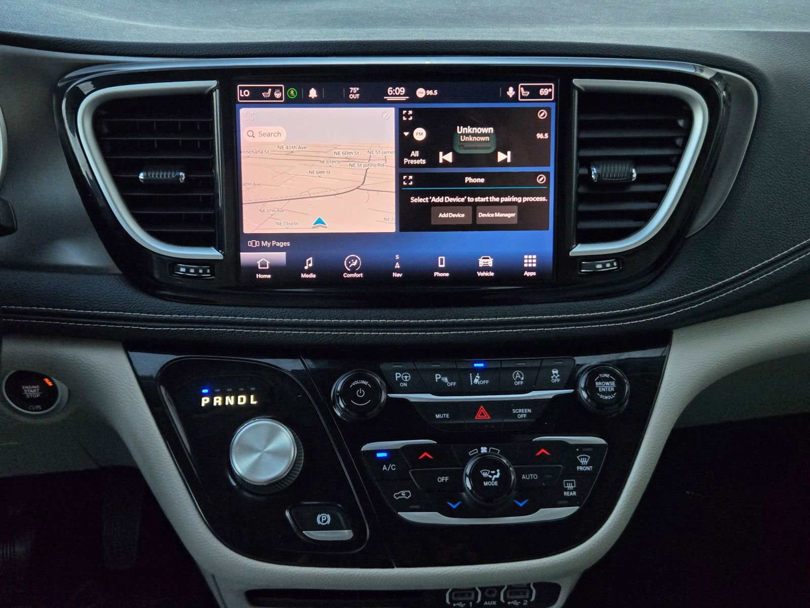 Used 2021 Chrysler Pacifica Touring-L w/ Premium & Safety Sphere Group image 30