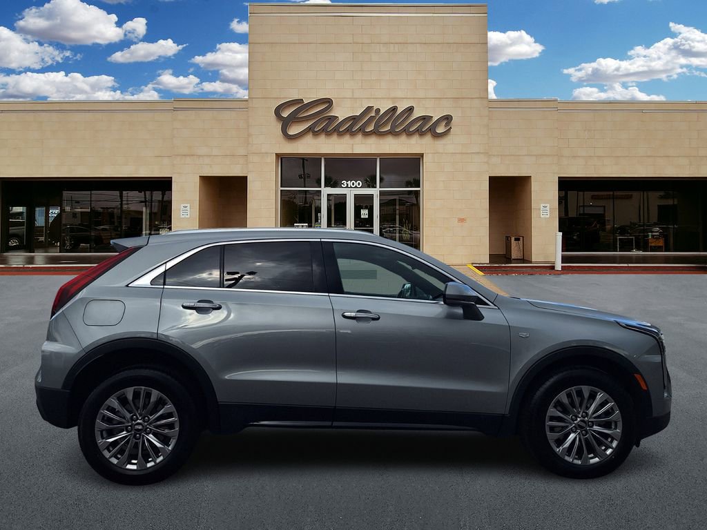 Used 2024 Cadillac XT4 Premium Luxury image 2