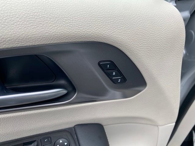 Used 2024 Chrysler Pacifica Touring-L image 16