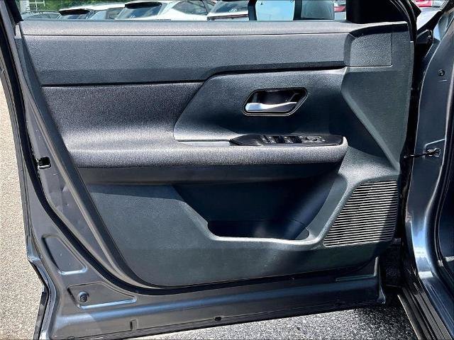 Certified 2025 Nissan Kicks SV AWD/4WD image 9