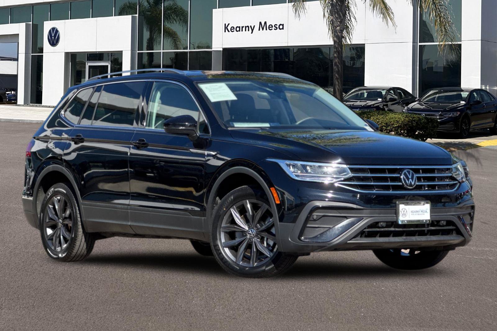 Used 2023 Volkswagen Tiguan SE FWD image 2