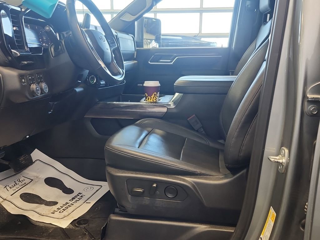 Used 2025 Chevrolet Silverado 2500 LTZ w/ Trail Boss Package video 2