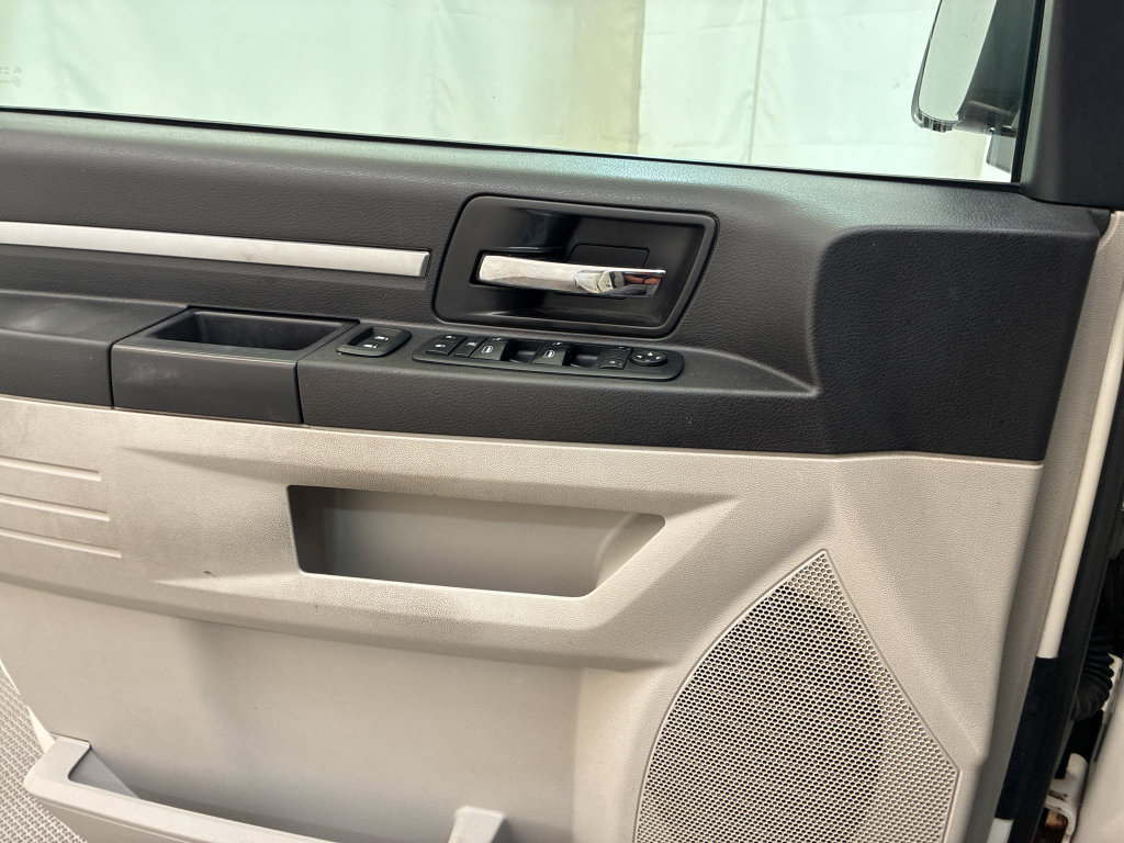 Used 2009 Dodge Grand Caravan SXT FWD image 20