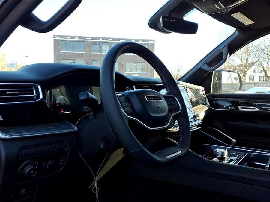 Used 2022 Jeep Wagoneer Series III w/ Premium Group I image 18