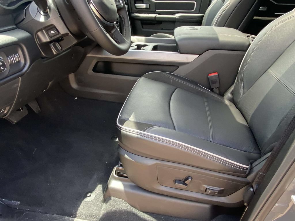 New 2026 RAM 2500 Laramie AWD/4WD image 11