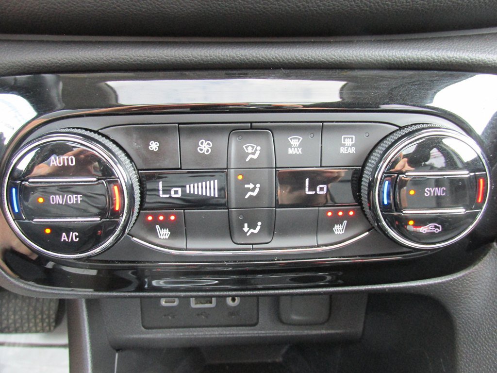 Used 2022 Buick Encore GX Essence w/ Experience Buick Package AWD/4WD image 14