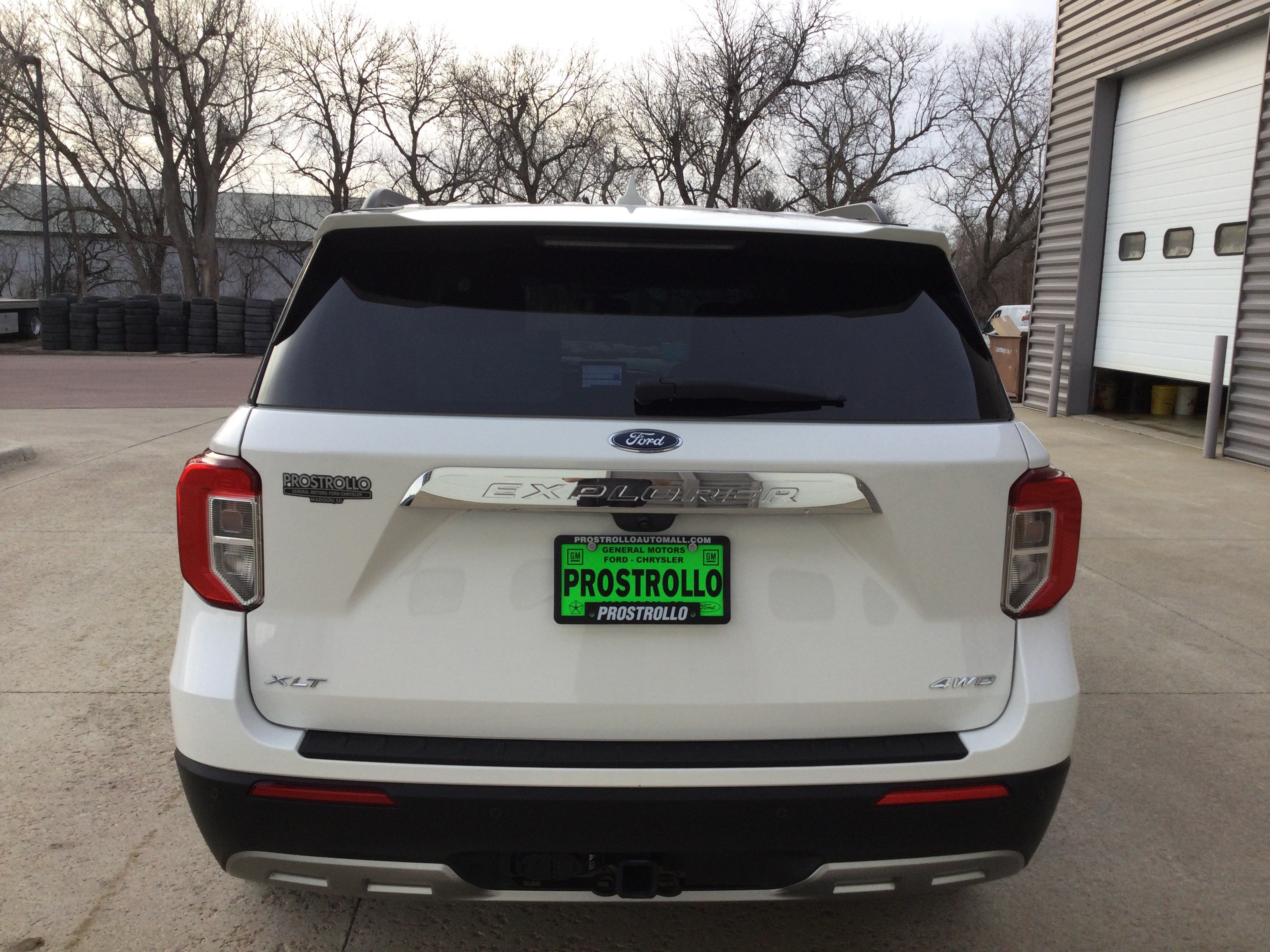 Used 2023 Ford Explorer XLT w/ Equipment Group 202A AWD/4WD image 4