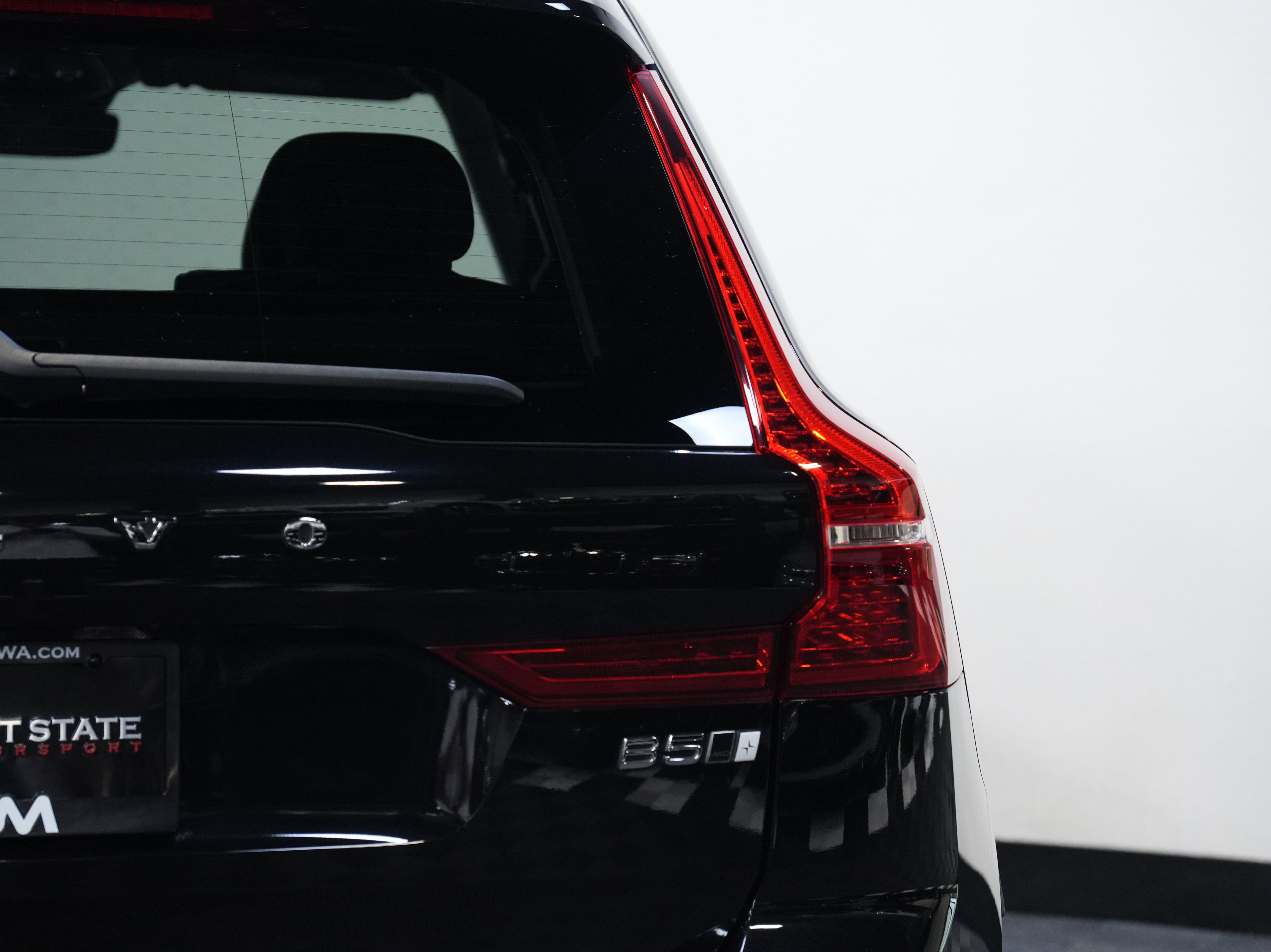 Used 2024 Volvo XC60 B5 Ultimate w/ Protection Package Premier image 16