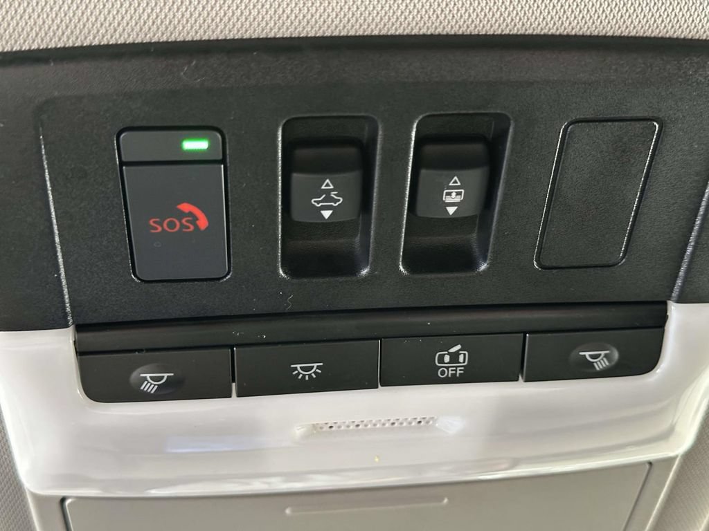 Used 2025 Nissan Rogue Platinum w/ Platinum Premium Package AWD/4WD image 38
