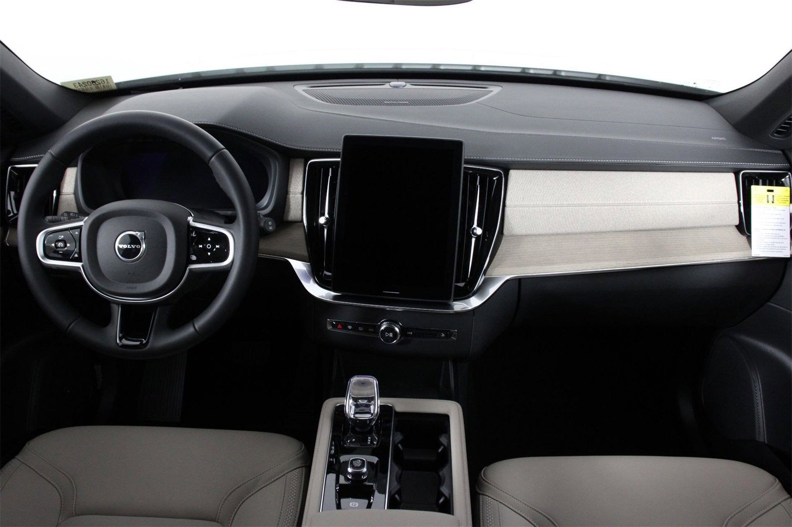 New 2026 Volvo XC90 B6 Plus w/ Protection Package image 5