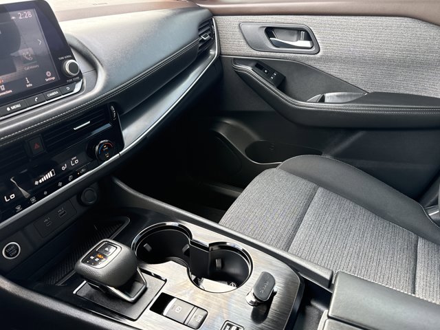 Used 2022 Nissan Rogue SV image 21