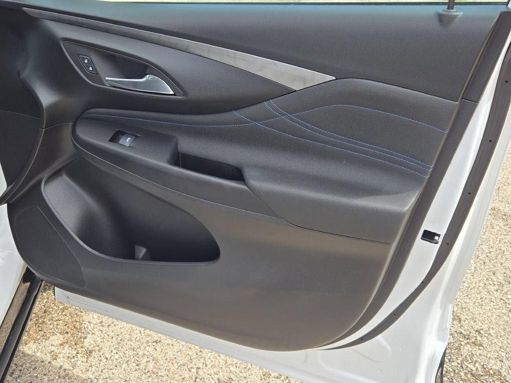 Used 2025 Buick Envista Sport Touring w/ Convenience I Package FWD image 7