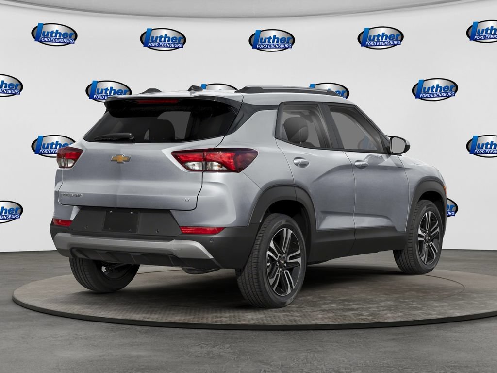 Used 2025 Chevrolet TrailBlazer LT AWD/4WD image 2