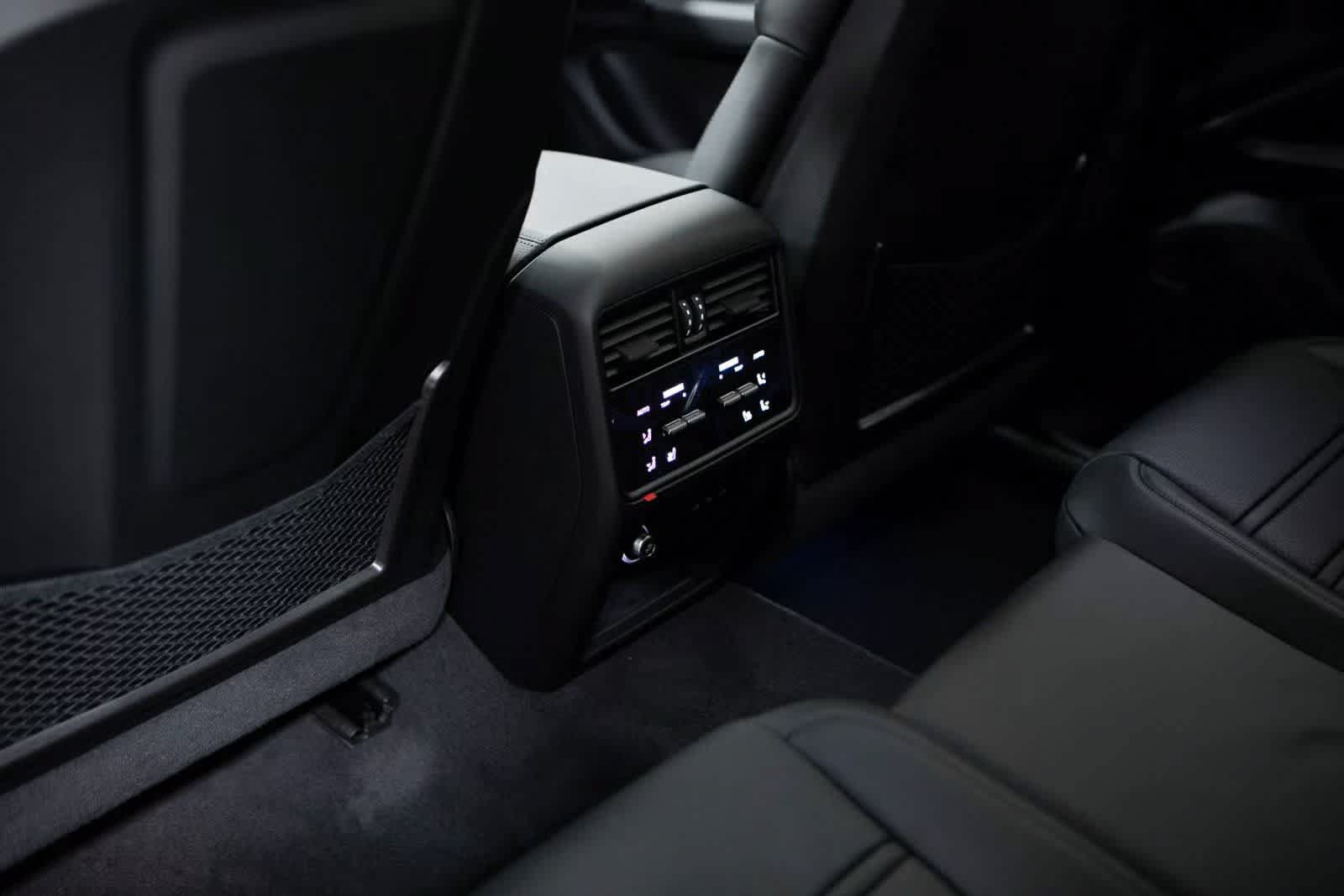 Certified 2025 Porsche Cayenne Coupe image 29