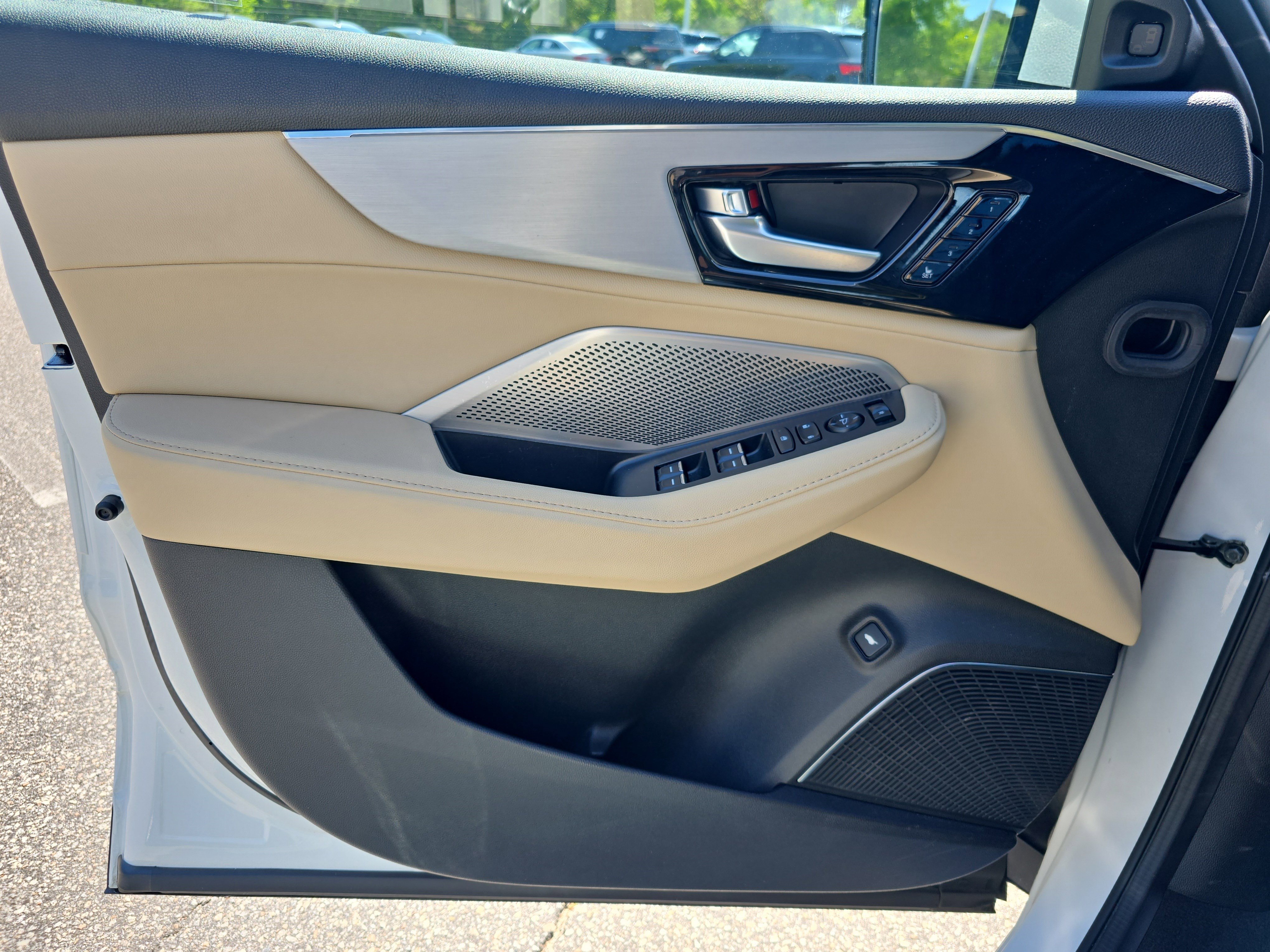 Used 2022 Acura MDX FWD image 25