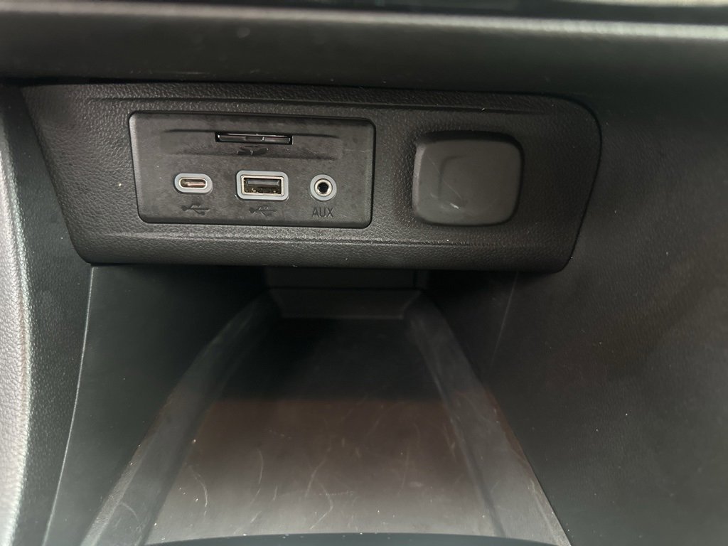 Used 2020 Buick Encore GX Essence w/ Advanced Technology Package image 19