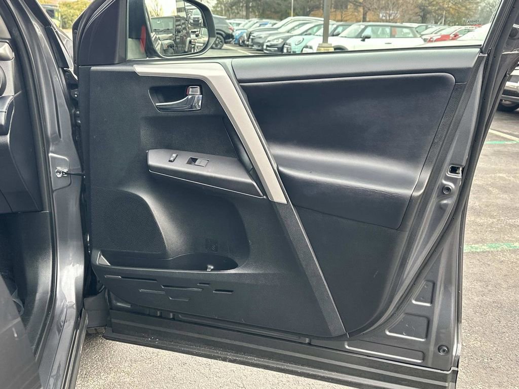 Used 2018 Toyota RAV4 XLE image 29