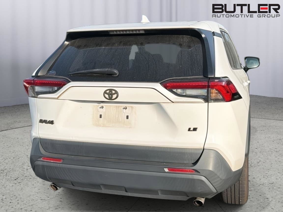 Used 2022 Toyota RAV4 LE FWD image 8
