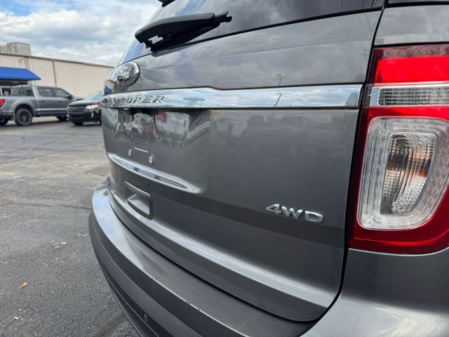Used 2014 Ford Explorer XLT w/ Equipment Group 202A AWD/4WD image 16