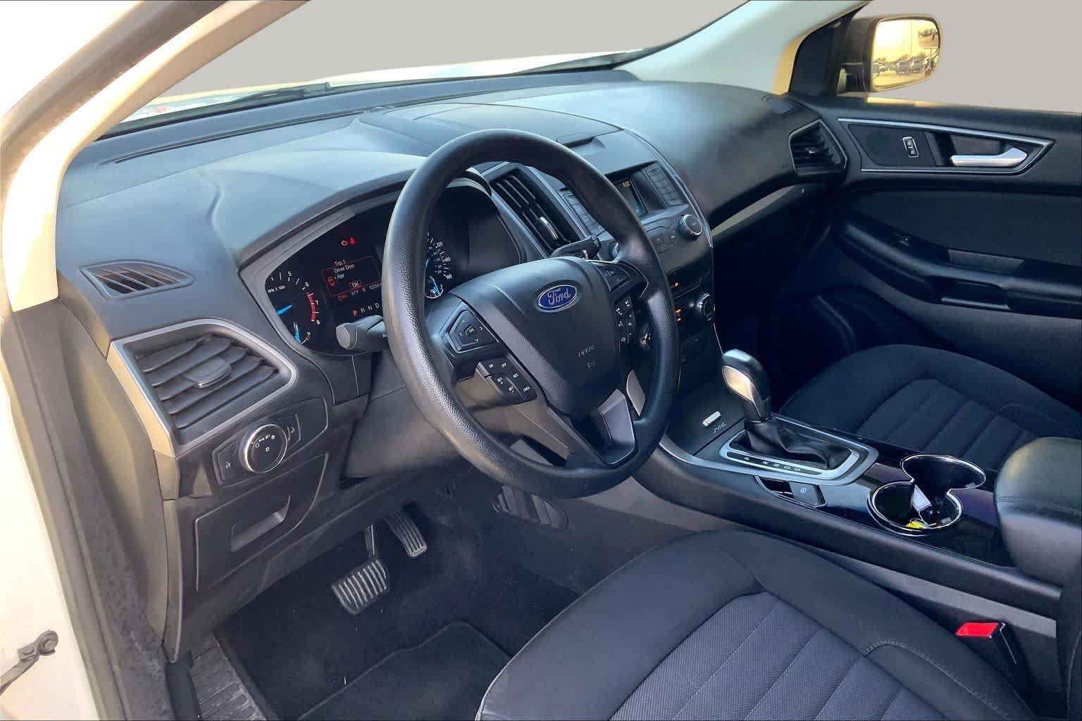 Used 2016 Ford Edge SE FWD image 18