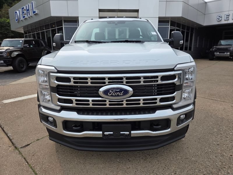 New 2026 Ford F550 4x4 Regular Cab Super Duty w/ XL Chrome Package image 2