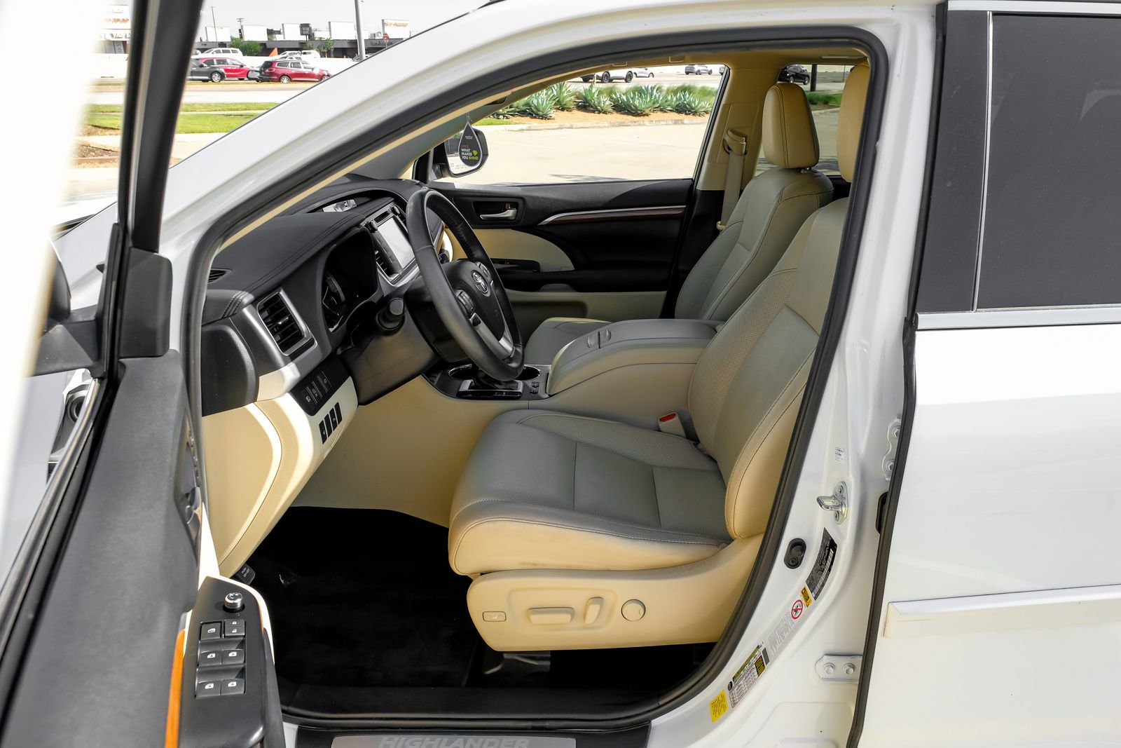 Used 2019 Toyota Highlander Limited FWD image 4