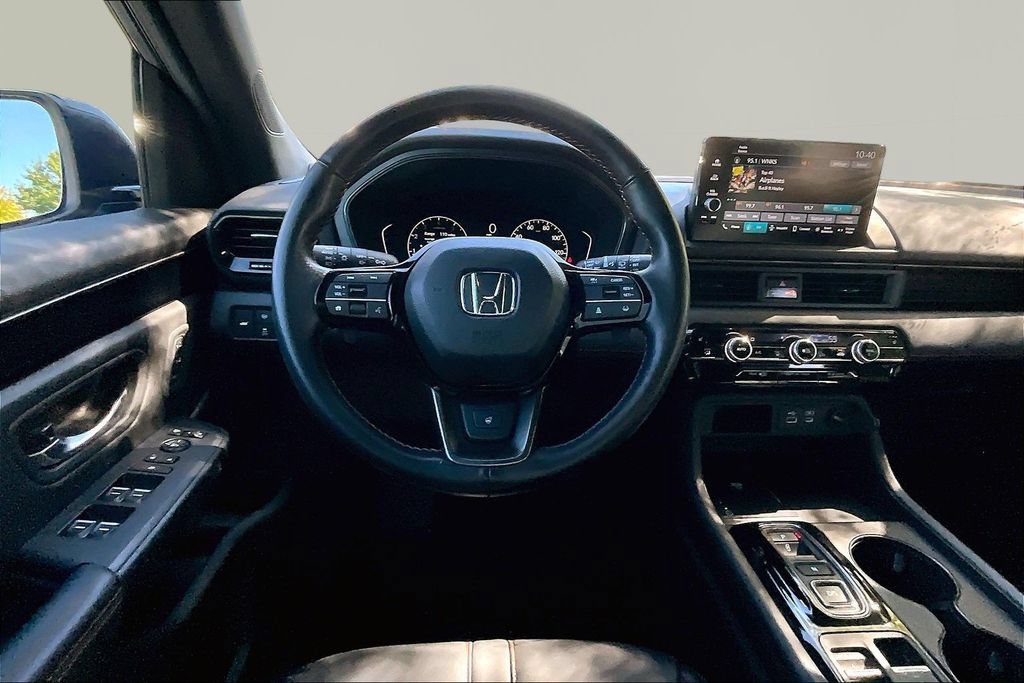 Used 2025 Honda Pilot TrailSport image 9