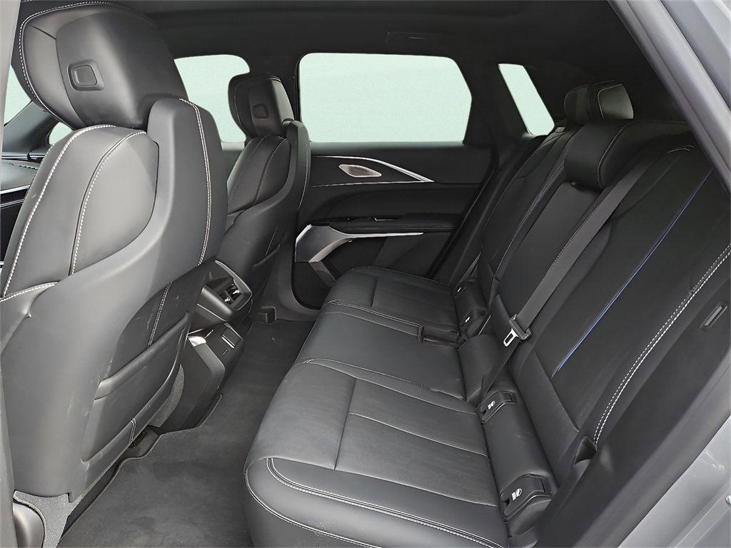 New 2024 Cadillac Lyriq Luxury image 13