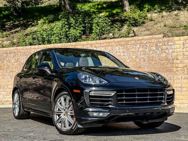 Used 2017 Porsche Cayenne GTS image 1