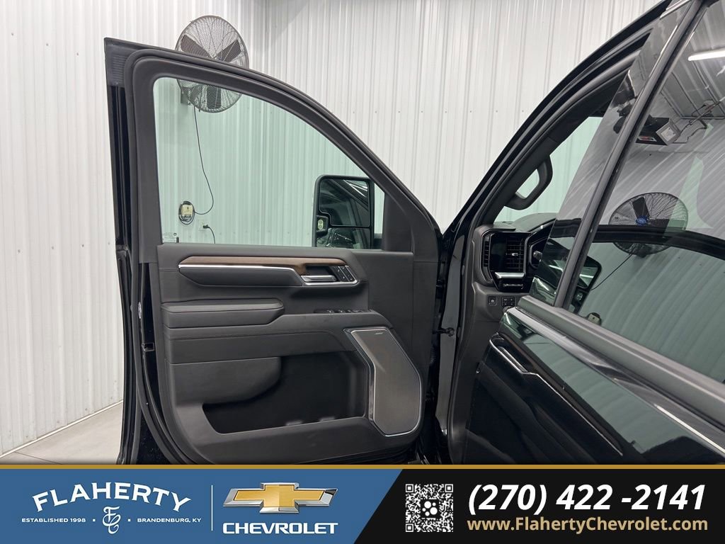 Used 2025 Chevrolet Silverado 2500 High Country w/ Midnight Edition image 8