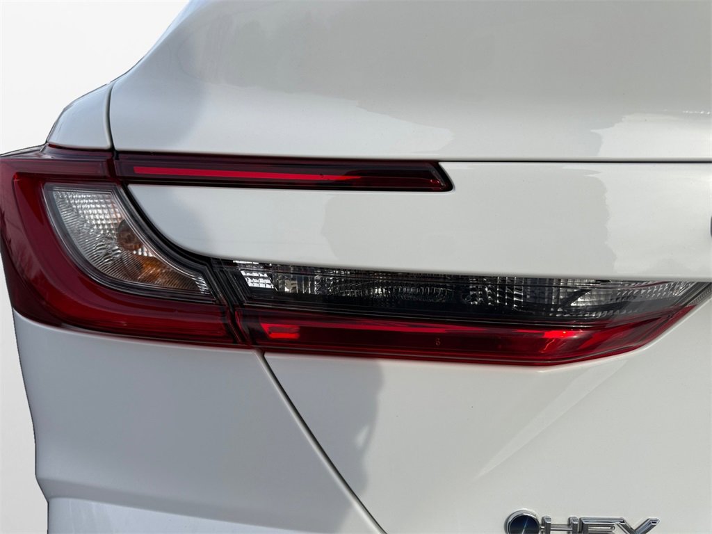 Used 2025 Toyota Camry SE image 21