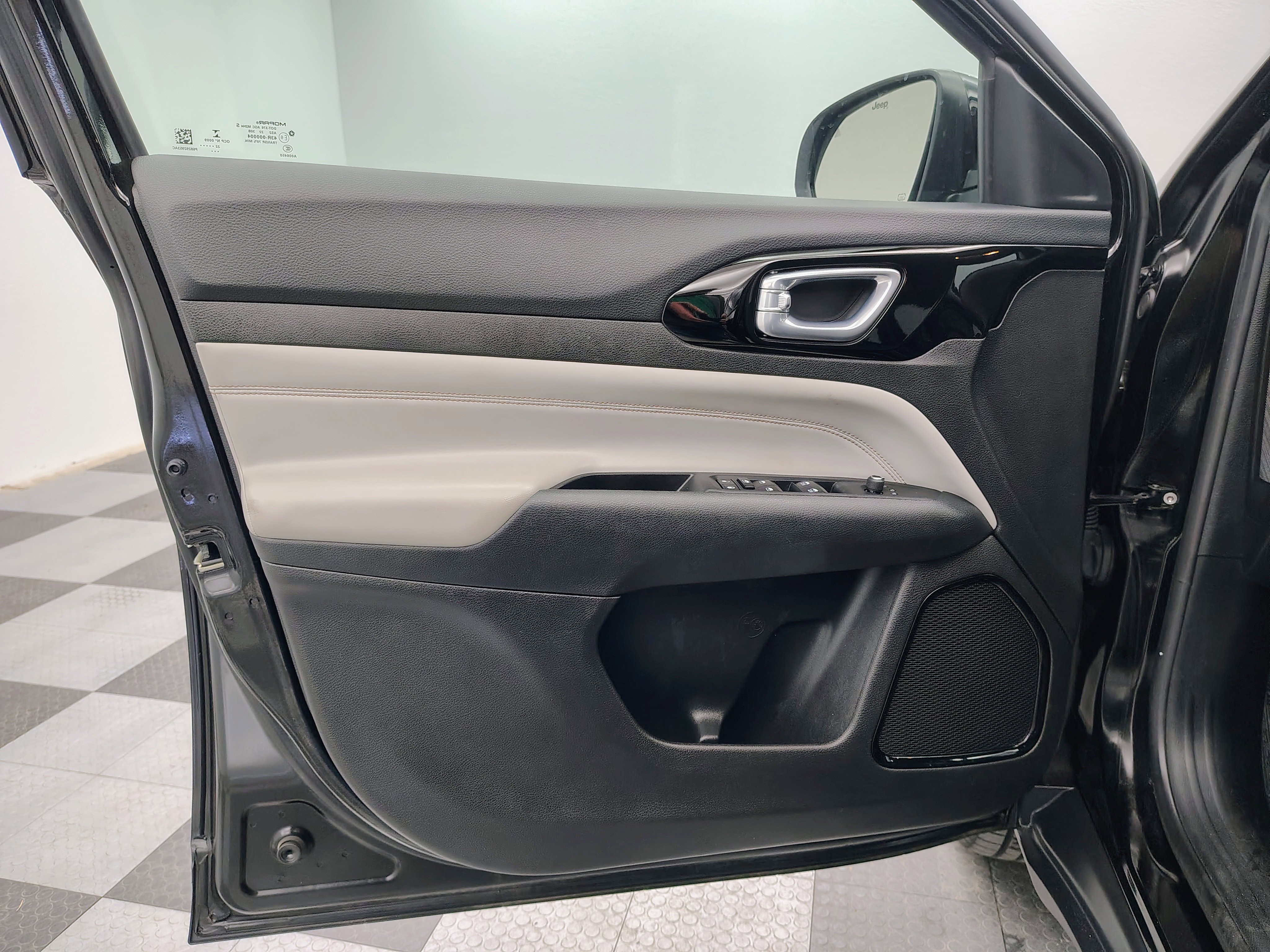 Used 2022 Jeep Compass Limited AWD/4WD image 17