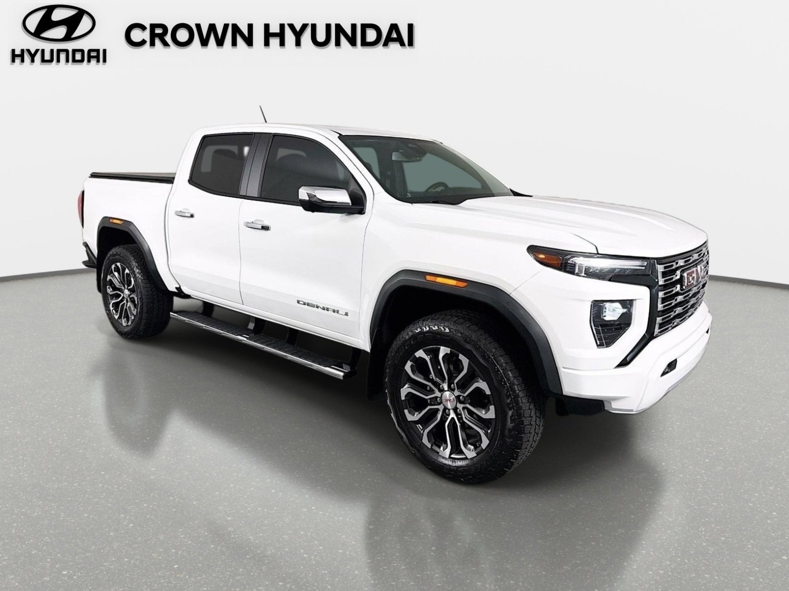 Used 2024 GMC Canyon Denali image 4