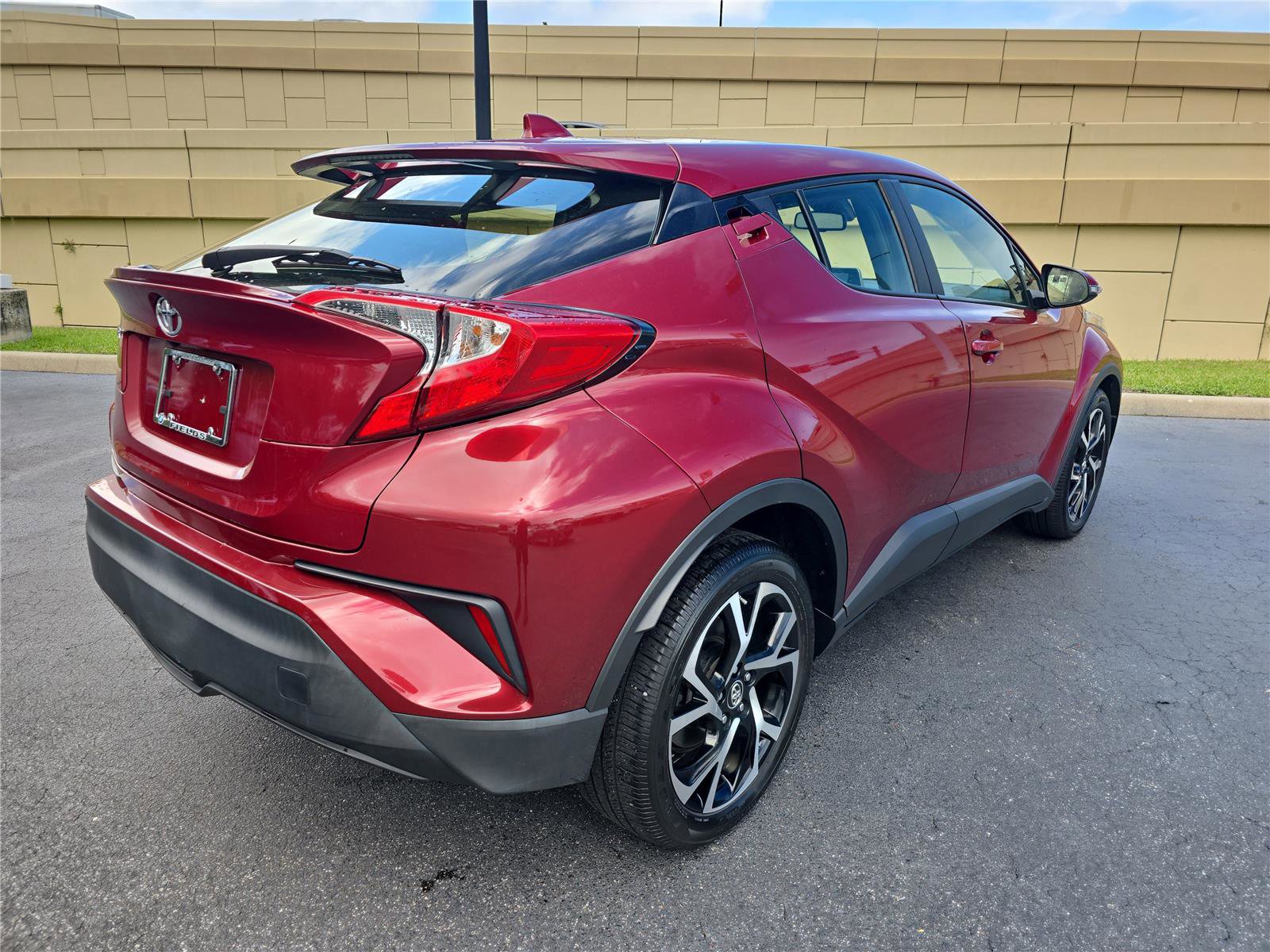 Used 2019 Toyota C-HR XLE image 3