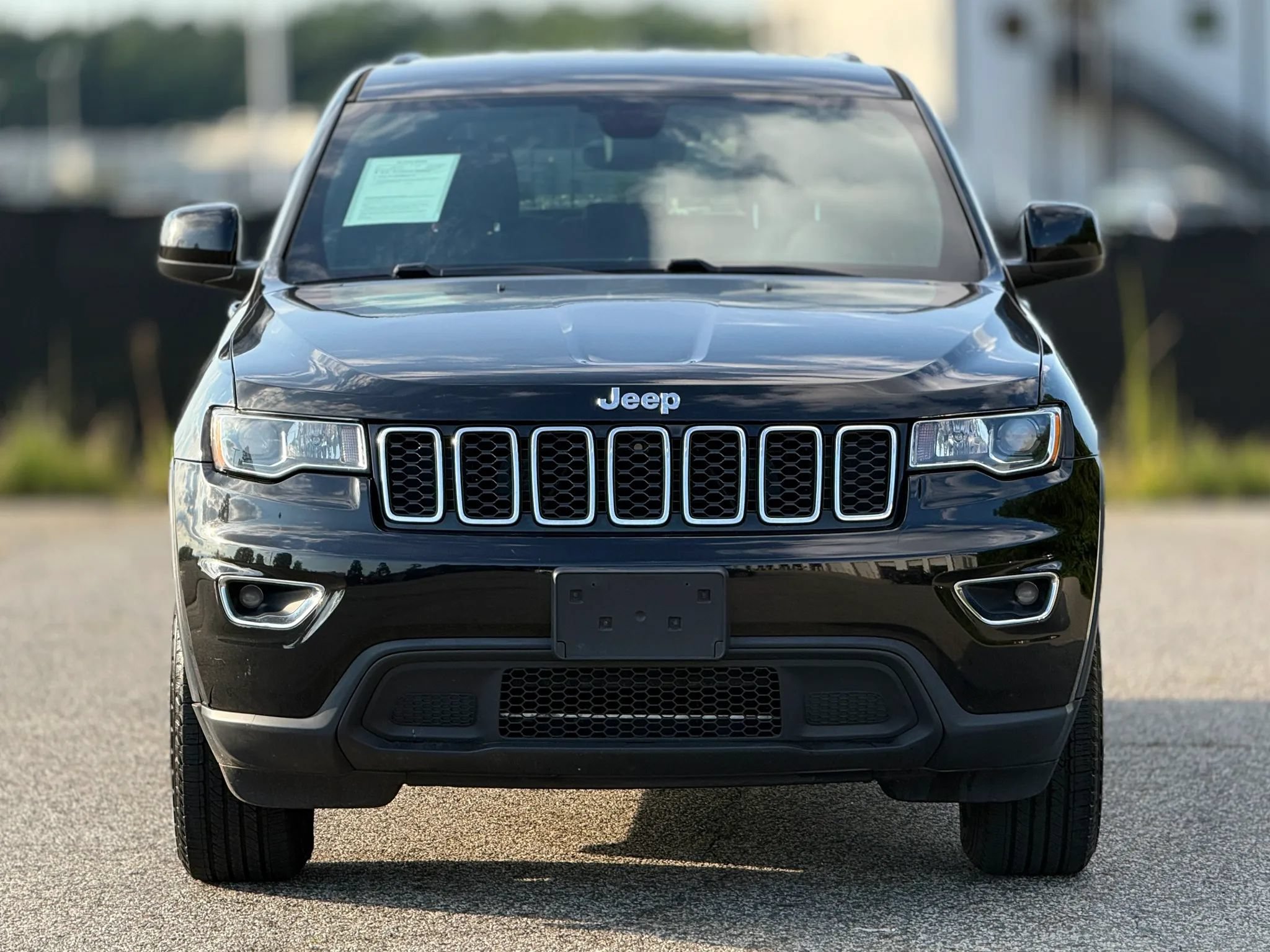 Used 2017 Jeep Grand Cherokee Laredo AWD/4WD image 5