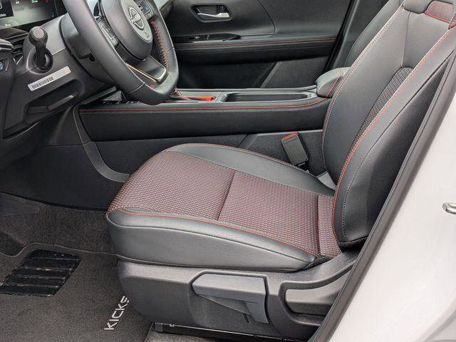 Used 2025 Nissan Kicks SR w/ Illumination Package FWD image 11