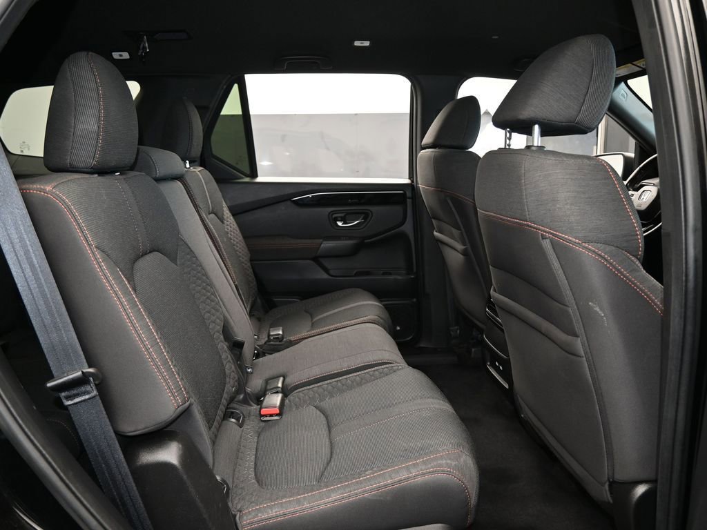 Used 2023 Honda Pilot Sport image 41