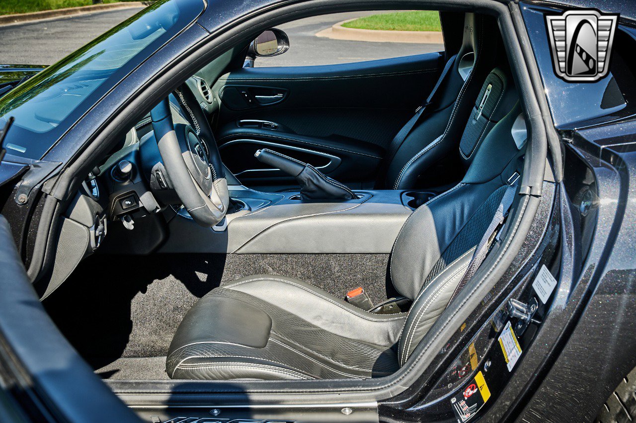 Used 2013 SRT Viper GTS w/ GTS Laguna Interior Pkg image 10