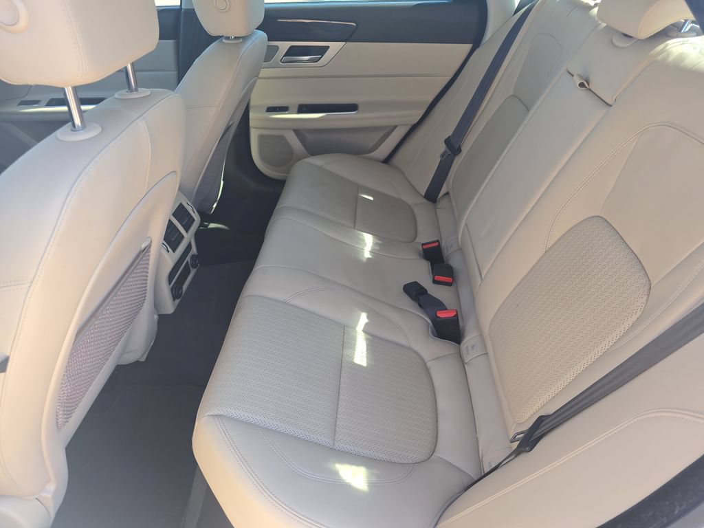 Used 2017 Jaguar XF Prestige RWD image 14